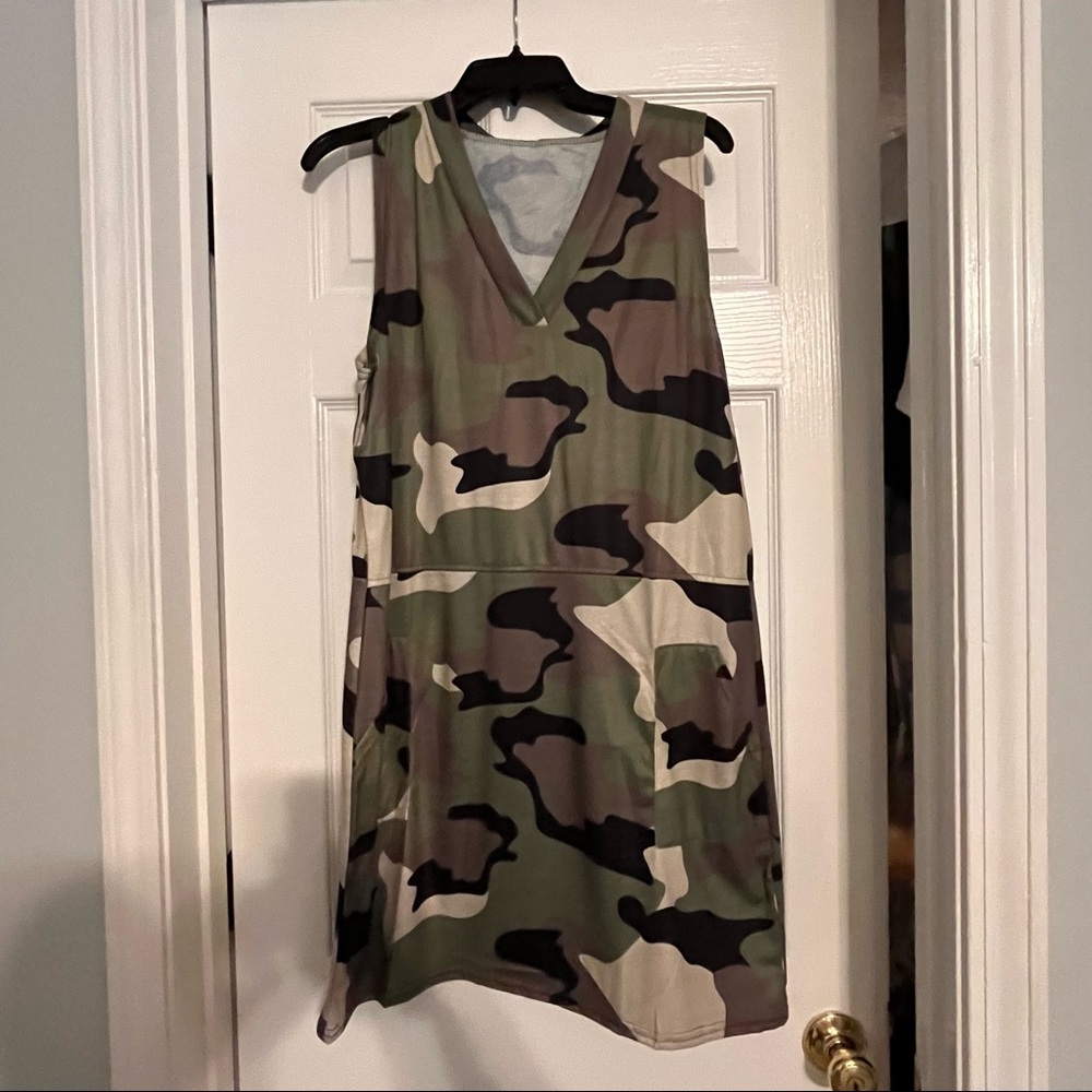 Camouflage dress v-neck